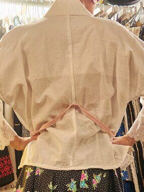 1960s White Hadajuban Juban Short Kimono Lace Trim